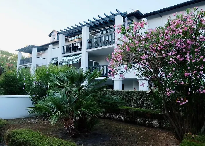 Appartement Dans Residence Au Calme